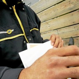  La Poste multiplie les "facteurs guichetiers". 