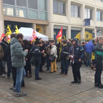 35 facteurs assignés au TGI par la direction de La Poste