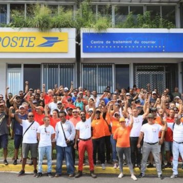 Grève à La Poste : la mobilisation ne faiblit pas à La Réunion