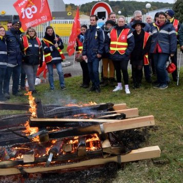 AGEN - Grève à la plateforme de la Poste
