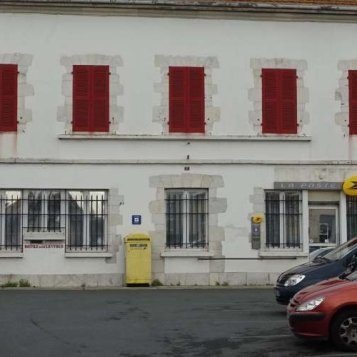 Motion pour le service postal
