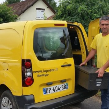 On expérimente le portage de repas à domicile avec La Poste