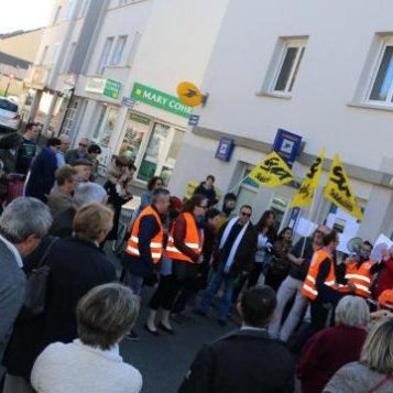 Mobilisation contre la fermeture de la Poste à Saint Joseph de Porterie