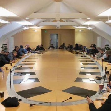 Grévistes en action après les provocations de la direction.