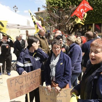 Les postières en grève de Miélan montent à Auch