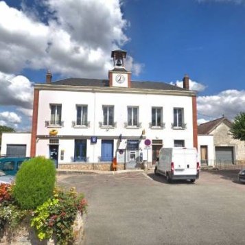 Une centaine de personnes s'est mobilisée contre la fermeture de la Poste de Flins