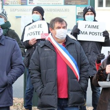 Dordogne : importante mobilisation à Saint-Léon-sur-l'Isle où la Poste veut réduire ses heures d'ouverture