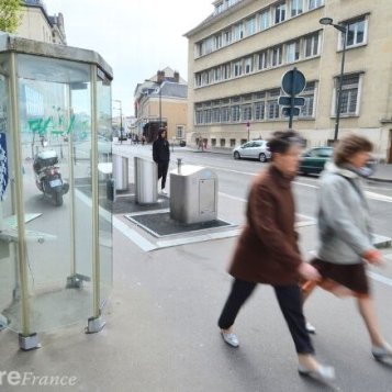 La dernière cabine téléphonique raccroche