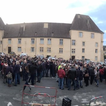  300 manifestants à Sarlat après le suicide d'une employée de La Poste