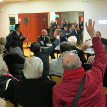 Les représentants de La Poste chahutés par les usagers