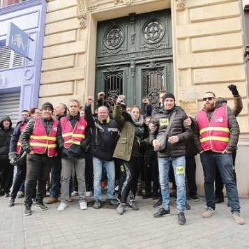 Marseille : les facteurs en grève pour dénoncer la suppression de tournées