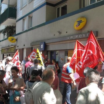 Rassemblement pour le maintien de la Poste Curial