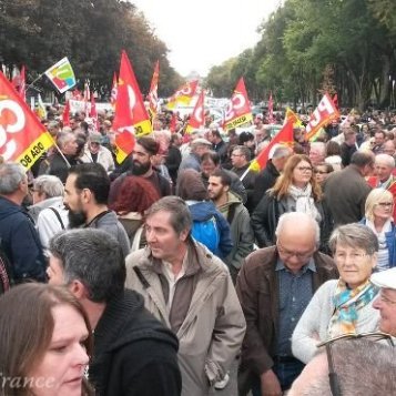 Plus de 2.000 personnes manifestent