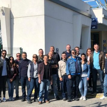 Les facteurs du centre courrier de La Garde observent une grève depuis ce mardi matin.