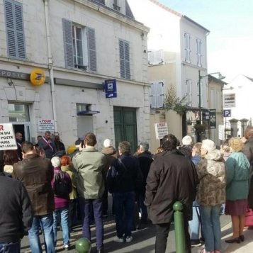 Boissy-Saint-Léger : 80 personnes protestent contre la fermeture du bureau de Poste