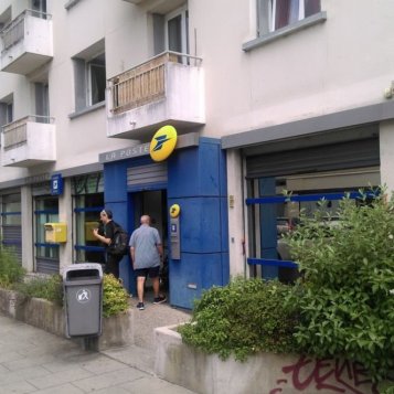 Le quartier Stalingrad de Grenoble crée un collectif contre la fermeture annoncée de son bureau de poste.