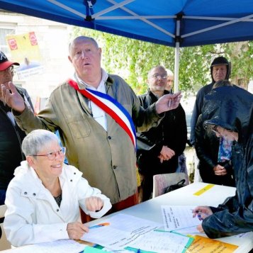Ploumilliau. Le maire installe un bureau de poste citoyen suite aux décisions de La Poste