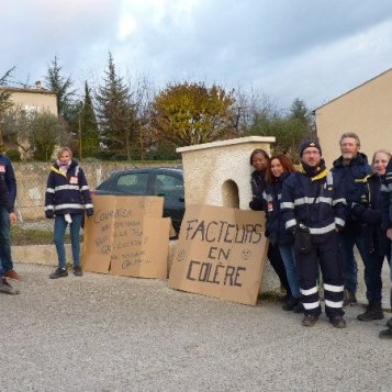  Forcalquier : grève illimitée et blocage du centre de courrier par les facteurs en colère