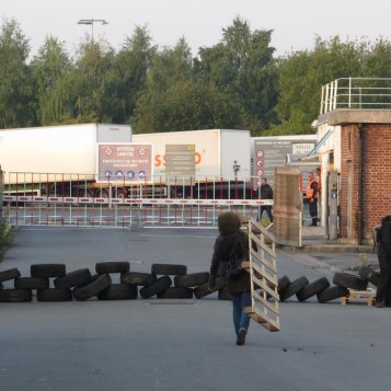 Sept agents assignés en justice après le blocage des centres de distribution de La Poste
