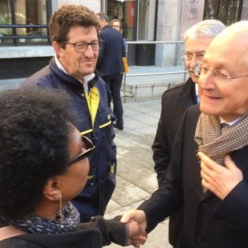Le président de La Poste affronte les salariés en grève