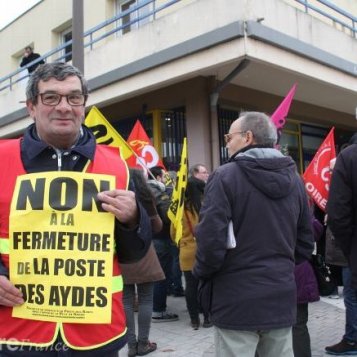 Nouvelle manifestation contre la fermeture du bureau de poste des Aydes à Fleury-les-Aubrais