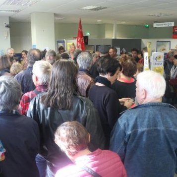 Une centaine contre la fermeture d'un bureau de poste
