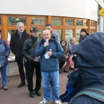Nouveau rassemblement pour défendre un bureau de poste.