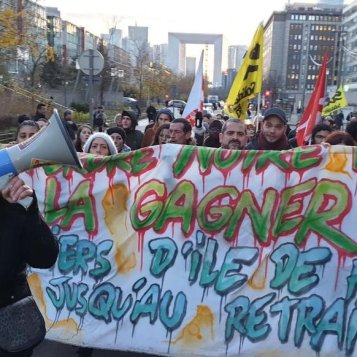 le syndicaliste Gaël Quirante au tribunal entouré de 300 manifestants
