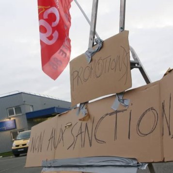  Chasseneuil-du-Poitou : grève de solidarité au centre de distribution