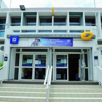 Les postiers de Saint-Denis en grève