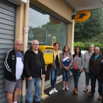 Fougères : « On voudrait fermer le bureau de poste qu'on ne s'y prendrait pas autrement »