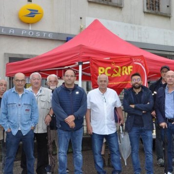 Chalabre : action syndicale devant le bureau de poste