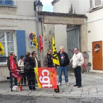 Les agents des guichets de la Poste en grève