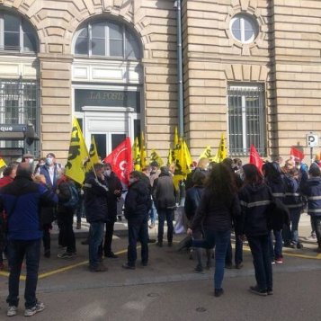 Fougères. Les postiers en grève manifestent à Rennes
