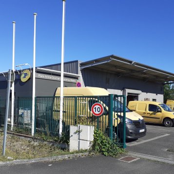 Débrayage au centre courrier de Lacanau. 