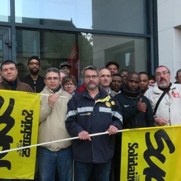 Champs-sur-Marne : les facteurs en grève contre la fermeture du centre de distribution