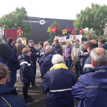 24 jours de grève : mobilisation réussie devant la PDC de St Amand.