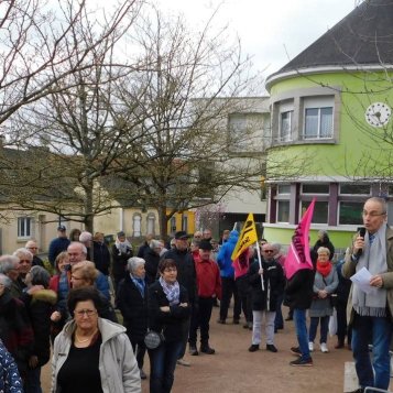 Inzinzac-Lochrist. 120 manifestants disent non à la fermeture de La Poste