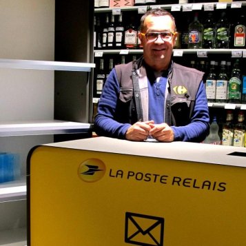 Quand le guichet de la Poste s'installe à Carrefour City