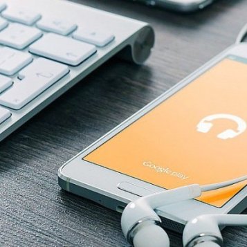 Privés d'internet et de téléphone, les habitants bloquent des opérateurs d'Orange