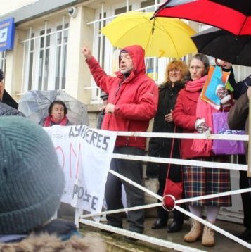 Les défenseurs de la Poste d'Asnières ne sont pas résignés
